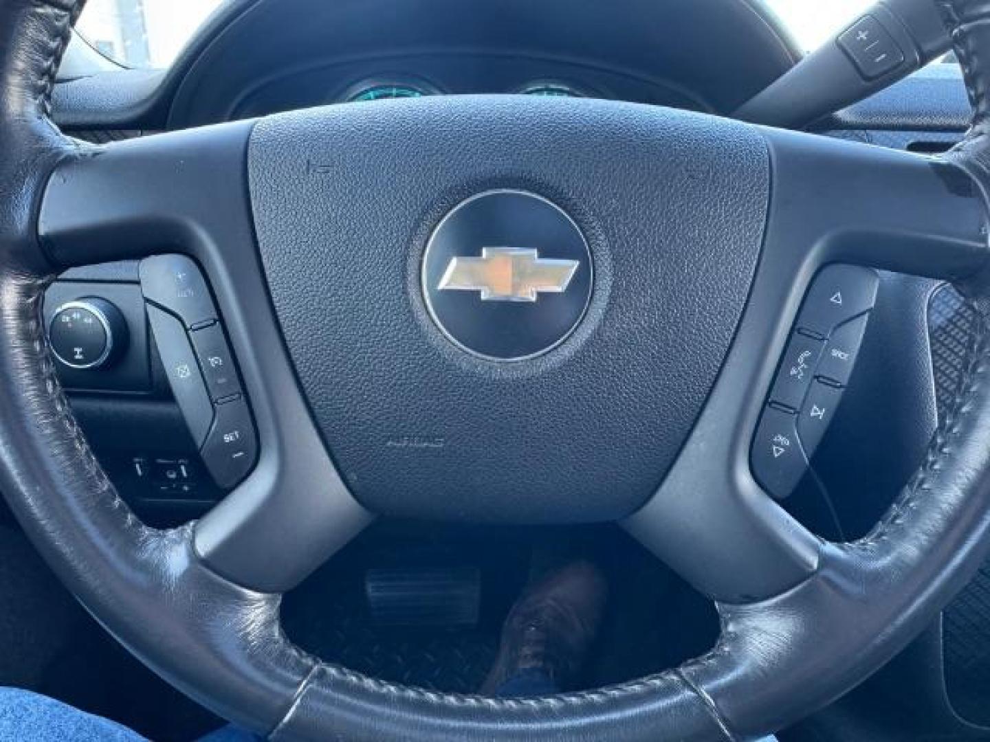 2009 BLUE /LEATHER CHEVY 2500 LTZ (1GCHK43619F) with an 6.6 engine, AUTOMATIC transmission, located at 1235 N Woodruff Ave., Idaho Falls, 83401, (208) 523-1053, 43.507172, -112.000488 - Photo#19