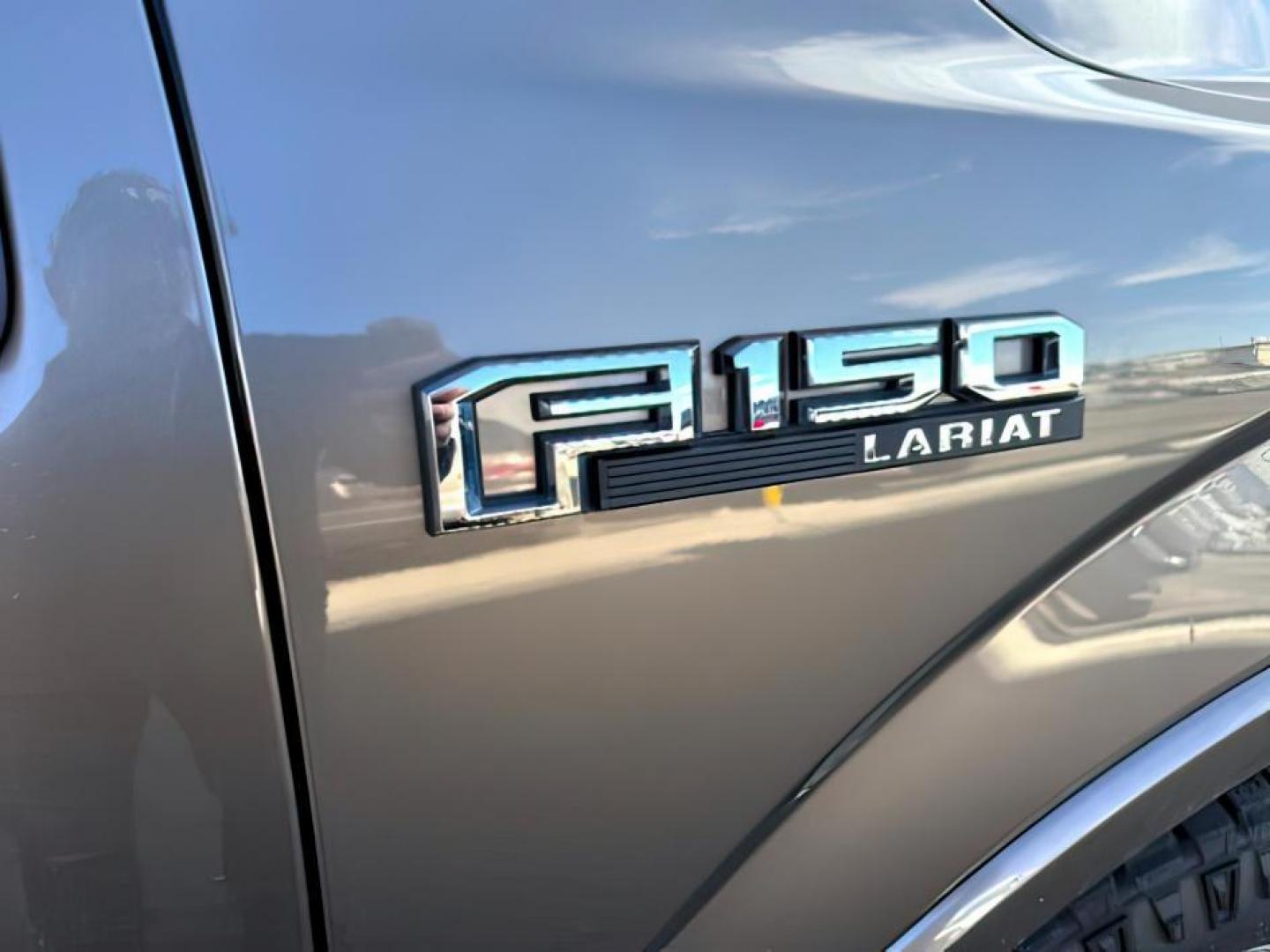 2019 BROWN /Medium Earth Gray FORD F150 LARIAT (1FTFW1E59KF) with an 5L V-8 port/direct injection engine, AUTOMATIC transmission, located at 1235 N Woodruff Ave., Idaho Falls, 83401, (208) 523-1053, 43.507172, -112.000488 - Photo#5