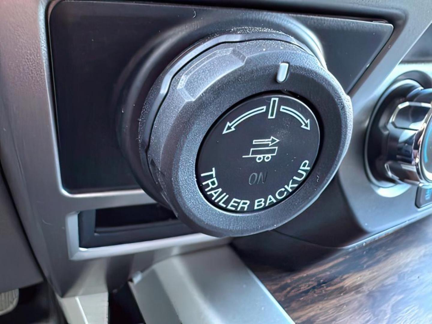 2019 BROWN /Medium Earth Gray FORD F150 LARIAT (1FTFW1E59KF) with an 5L V-8 port/direct injection engine, AUTOMATIC transmission, located at 1235 N Woodruff Ave., Idaho Falls, 83401, (208) 523-1053, 43.507172, -112.000488 - Photo#17