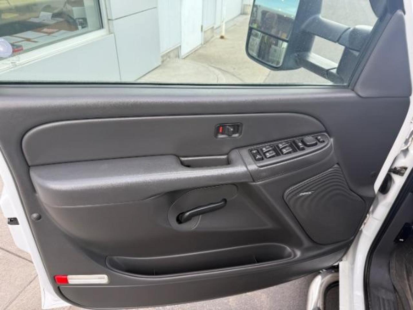 2007 WHITE /CLOTH GMC 2500 SLE (1GTHK23D37F) with an 6.6 engine, AUTOMATIC transmission, located at 1235 N Woodruff Ave., Idaho Falls, 83401, (208) 523-1053, 43.507172, -112.000488 - At Timberline Auto, finding a great deal on your next vehicle is always easy! Our experienced sales staff's goal is to help find you the right vehicle at the right price! Our knowledgeable finance department has options for almost any credit score. We offer extended service contract options to prote - Photo#11