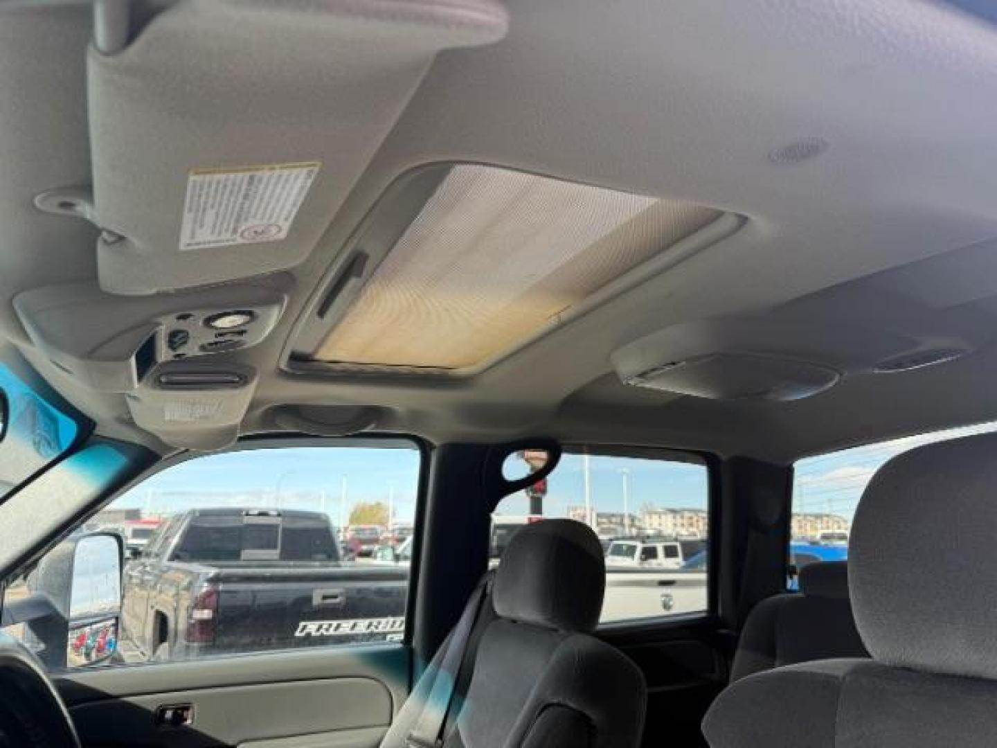 2007 WHITE /CLOTH GMC 2500 SLE (1GTHK23D37F) with an 6.6 engine, AUTOMATIC transmission, located at 1235 N Woodruff Ave., Idaho Falls, 83401, (208) 523-1053, 43.507172, -112.000488 - At Timberline Auto, finding a great deal on your next vehicle is always easy! Our experienced sales staff's goal is to help find you the right vehicle at the right price! Our knowledgeable finance department has options for almost any credit score. We offer extended service contract options to prote - Photo#15
