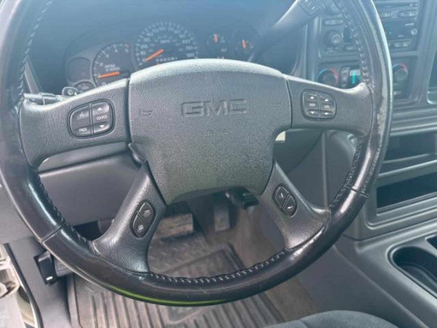 2007 WHITE /CLOTH GMC 2500 SLE (1GTHK23D37F) with an 6.6 engine, AUTOMATIC transmission, located at 1235 N Woodruff Ave., Idaho Falls, 83401, (208) 523-1053, 43.507172, -112.000488 - At Timberline Auto, finding a great deal on your next vehicle is always easy! Our experienced sales staff's goal is to help find you the right vehicle at the right price! Our knowledgeable finance department has options for almost any credit score. We offer extended service contract options to prote - Photo#17