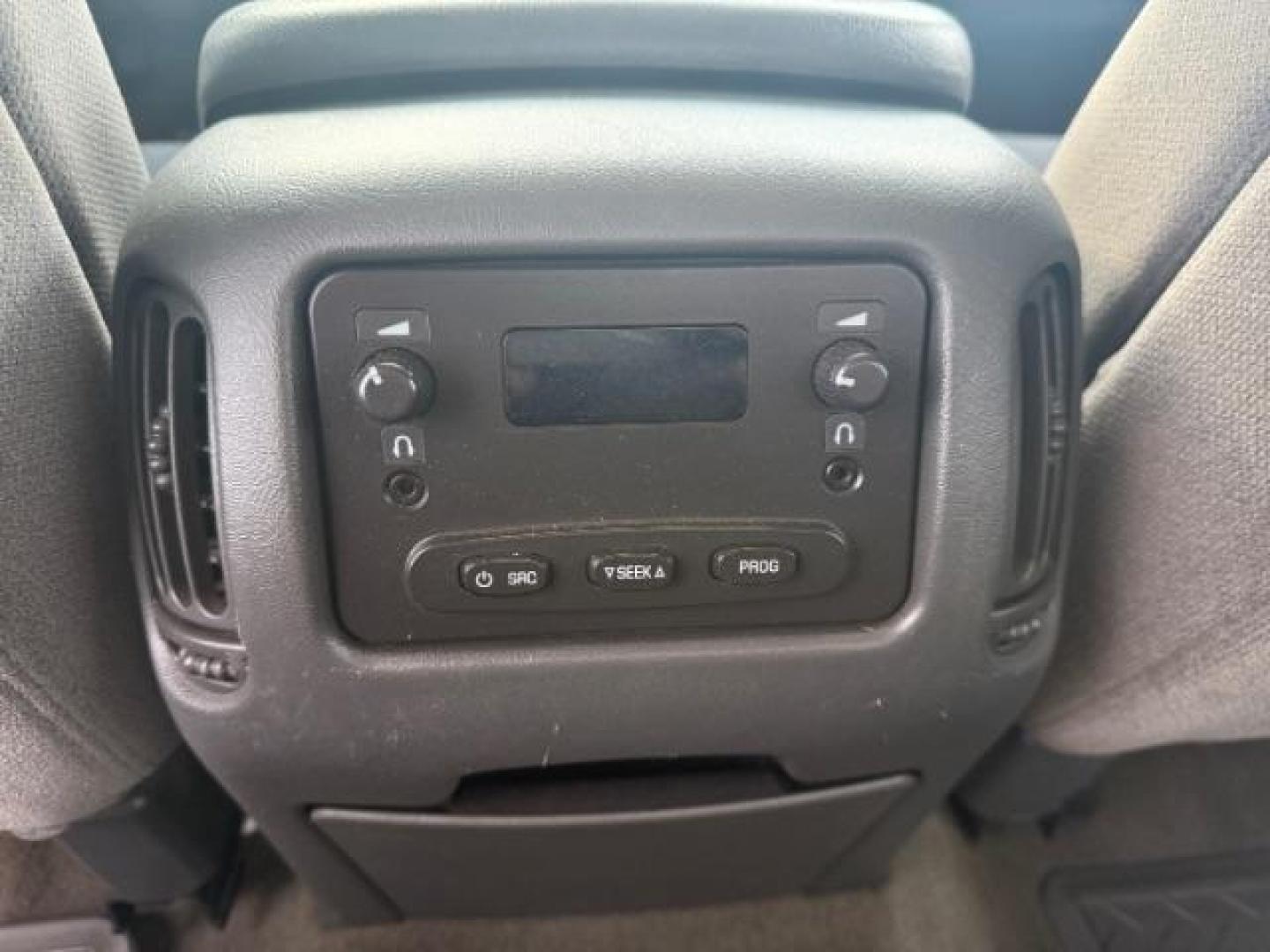 2007 WHITE /CLOTH GMC 2500 SLE (1GTHK23D37F) with an 6.6 engine, AUTOMATIC transmission, located at 1235 N Woodruff Ave., Idaho Falls, 83401, (208) 523-1053, 43.507172, -112.000488 - At Timberline Auto, finding a great deal on your next vehicle is always easy! Our experienced sales staff's goal is to help find you the right vehicle at the right price! Our knowledgeable finance department has options for almost any credit score. We offer extended service contract options to prote - Photo#19