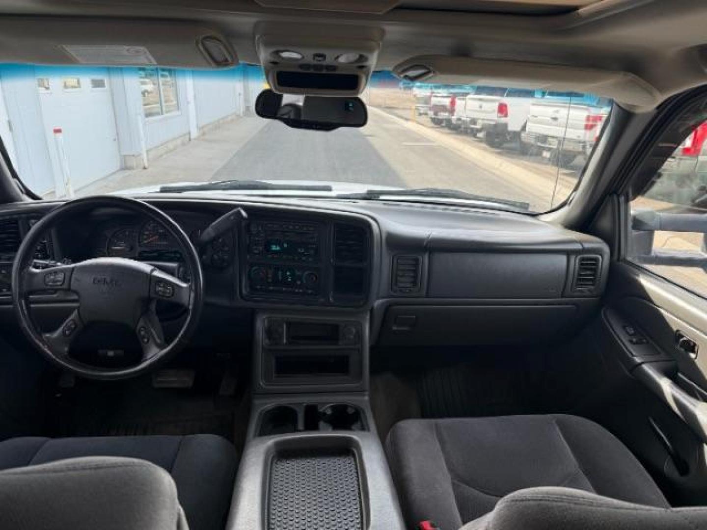 2007 WHITE /CLOTH GMC 2500 SLE (1GTHK23D37F) with an 6.6 engine, AUTOMATIC transmission, located at 1235 N Woodruff Ave., Idaho Falls, 83401, (208) 523-1053, 43.507172, -112.000488 - At Timberline Auto, finding a great deal on your next vehicle is always easy! Our experienced sales staff's goal is to help find you the right vehicle at the right price! Our knowledgeable finance department has options for almost any credit score. We offer extended service contract options to prote - Photo#20