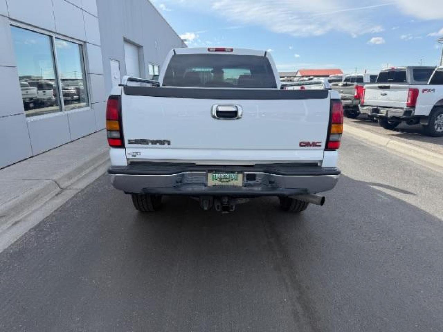 2007 WHITE /CLOTH GMC 2500 SLE (1GTHK23D37F) with an 6.6 engine, AUTOMATIC transmission, located at 1235 N Woodruff Ave., Idaho Falls, 83401, (208) 523-1053, 43.507172, -112.000488 - At Timberline Auto, finding a great deal on your next vehicle is always easy! Our experienced sales staff's goal is to help find you the right vehicle at the right price! Our knowledgeable finance department has options for almost any credit score. We offer extended service contract options to prote - Photo#2