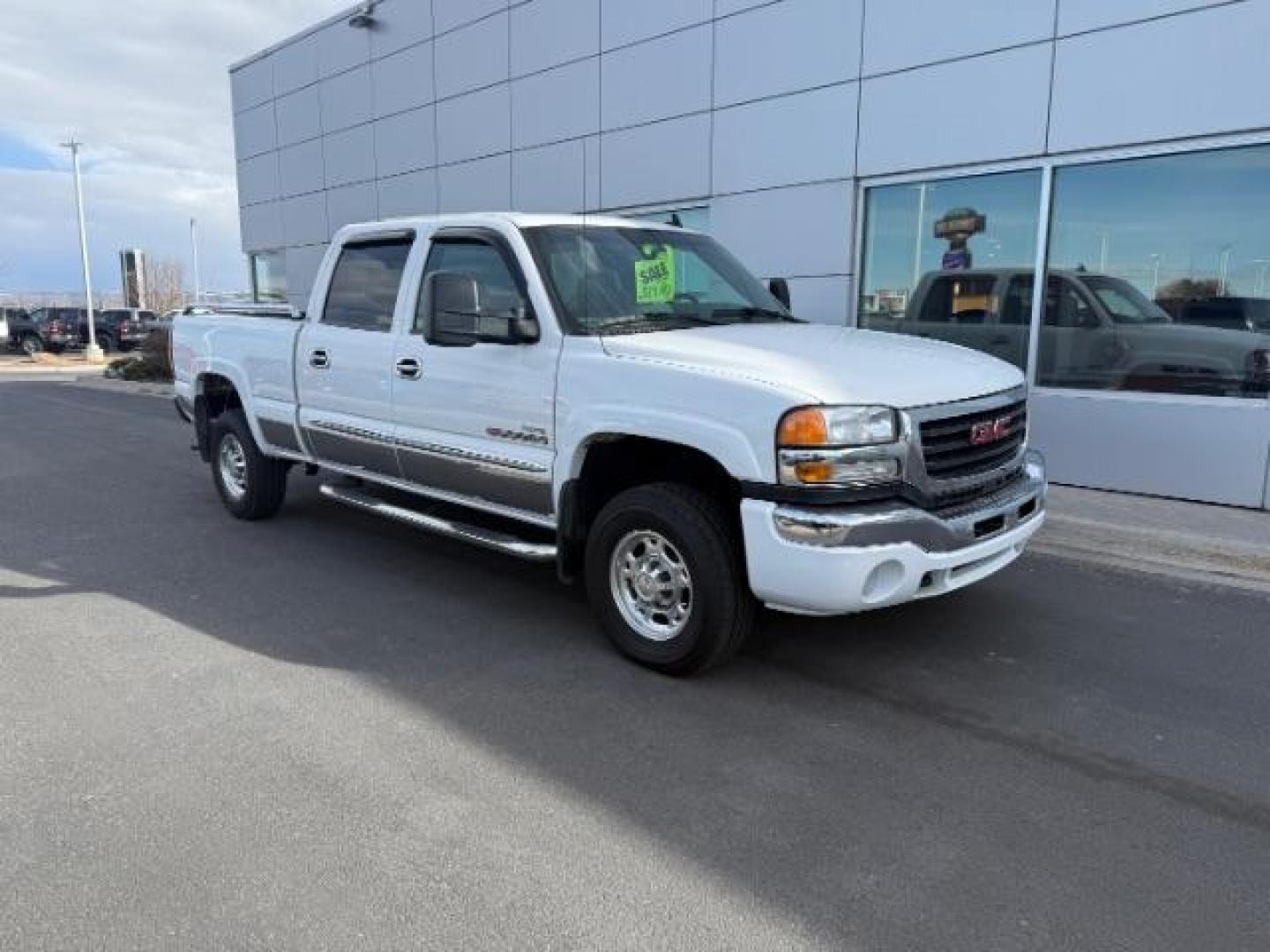 2007 WHITE /CLOTH GMC 2500 SLE (1GTHK23D37F) with an 6.6 engine, AUTOMATIC transmission, located at 1235 N Woodruff Ave., Idaho Falls, 83401, (208) 523-1053, 43.507172, -112.000488 - At Timberline Auto, finding a great deal on your next vehicle is always easy! Our experienced sales staff's goal is to help find you the right vehicle at the right price! Our knowledgeable finance department has options for almost any credit score. We offer extended service contract options to prote - Photo#6