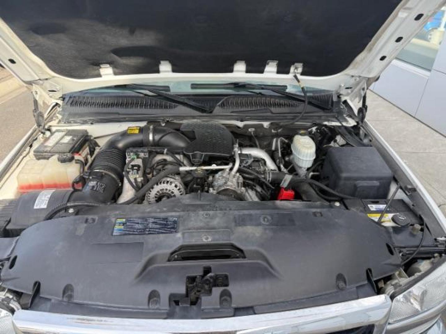 2007 WHITE /CLOTH GMC 2500 SLE (1GTHK23D37F) with an 6.6 engine, AUTOMATIC transmission, located at 1235 N Woodruff Ave., Idaho Falls, 83401, (208) 523-1053, 43.507172, -112.000488 - At Timberline Auto, finding a great deal on your next vehicle is always easy! Our experienced sales staff's goal is to help find you the right vehicle at the right price! Our knowledgeable finance department has options for almost any credit score. We offer extended service contract options to prote - Photo#7