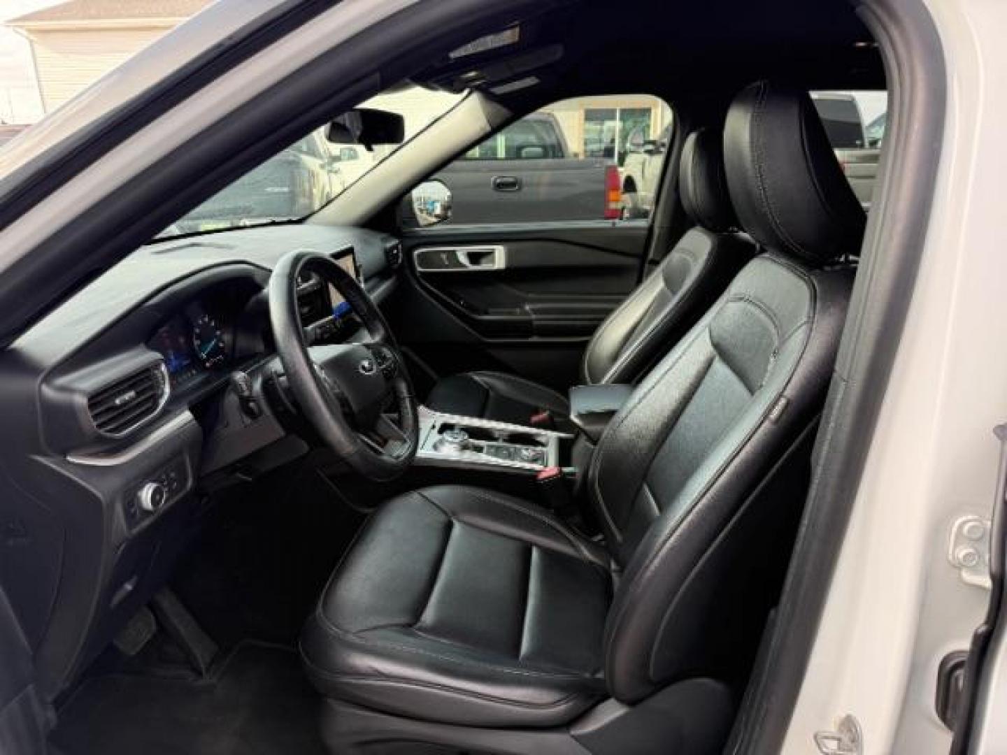 2020 Oxford White /Ebony FORD EXPLORER XLT (1FMSK8DH3LG) with an EcoBoost 2.3L I-4 gasoline direct injection engine, AUTOMATIC transmission, located at 1235 N Woodruff Ave., Idaho Falls, 83401, (208) 523-1053, 43.507172, -112.000488 - At Timberline Auto, finding a great deal on your next vehicle is always easy! Our experienced sales staff's goal is to help find you the right vehicle at the right price! Our knowledgeable finance department has options for almost any credit score. We offer extended service contract options to prote - Photo#11