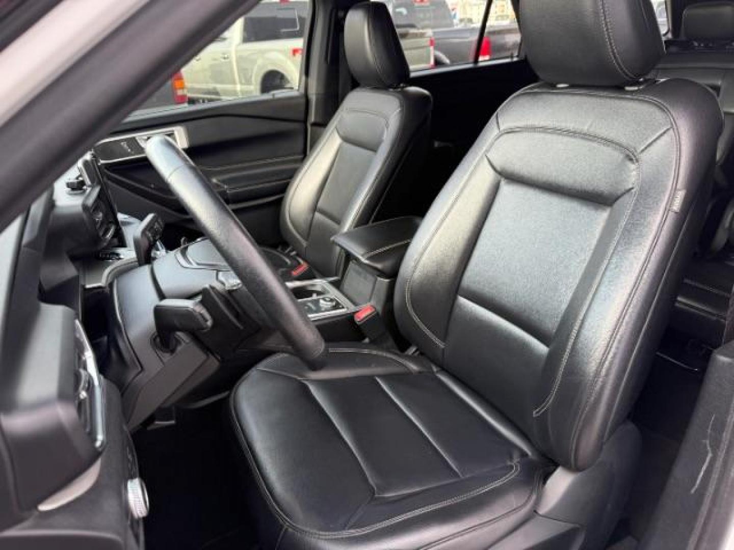 2020 Oxford White /Ebony FORD EXPLORER XLT (1FMSK8DH3LG) with an EcoBoost 2.3L I-4 gasoline direct injection engine, AUTOMATIC transmission, located at 1235 N Woodruff Ave., Idaho Falls, 83401, (208) 523-1053, 43.507172, -112.000488 - At Timberline Auto, finding a great deal on your next vehicle is always easy! Our experienced sales staff's goal is to help find you the right vehicle at the right price! Our knowledgeable finance department has options for almost any credit score. We offer extended service contract options to prote - Photo#13