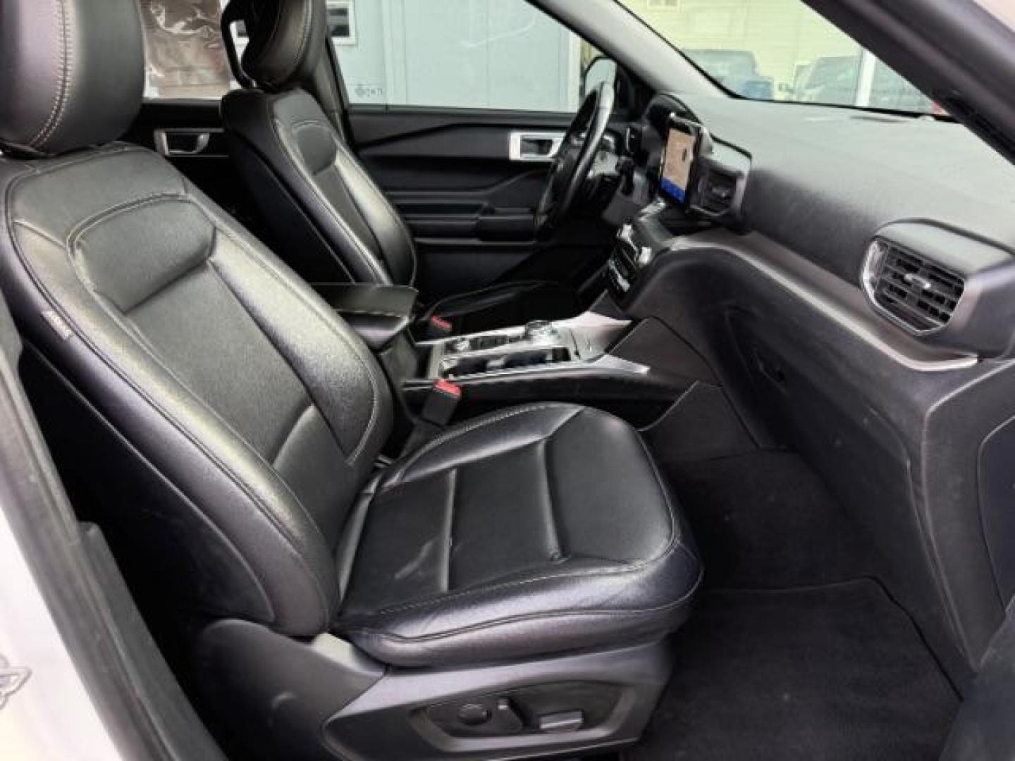2020 Oxford White /Ebony FORD EXPLORER XLT (1FMSK8DH3LG) with an EcoBoost 2.3L I-4 gasoline direct injection engine, AUTOMATIC transmission, located at 1235 N Woodruff Ave., Idaho Falls, 83401, (208) 523-1053, 43.507172, -112.000488 - At Timberline Auto, finding a great deal on your next vehicle is always easy! Our experienced sales staff's goal is to help find you the right vehicle at the right price! Our knowledgeable finance department has options for almost any credit score. We offer extended service contract options to prote - Photo#15
