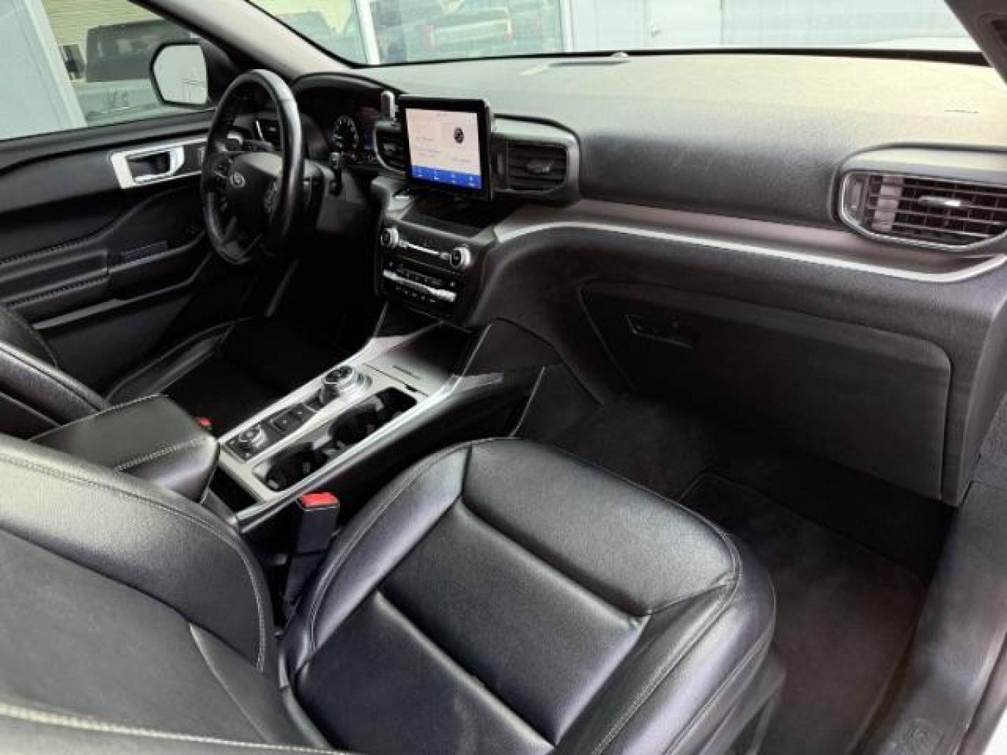 2020 Oxford White /Ebony FORD EXPLORER XLT (1FMSK8DH3LG) with an EcoBoost 2.3L I-4 gasoline direct injection engine, AUTOMATIC transmission, located at 1235 N Woodruff Ave., Idaho Falls, 83401, (208) 523-1053, 43.507172, -112.000488 - At Timberline Auto, finding a great deal on your next vehicle is always easy! Our experienced sales staff's goal is to help find you the right vehicle at the right price! Our knowledgeable finance department has options for almost any credit score. We offer extended service contract options to prote - Photo#16