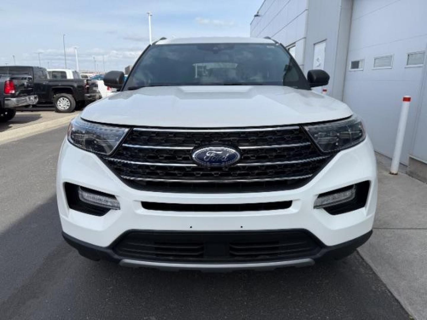 2020 Oxford White /Ebony FORD EXPLORER XLT (1FMSK8DH3LG) with an EcoBoost 2.3L I-4 gasoline direct injection engine, AUTOMATIC transmission, located at 1235 N Woodruff Ave., Idaho Falls, 83401, (208) 523-1053, 43.507172, -112.000488 - At Timberline Auto, finding a great deal on your next vehicle is always easy! Our experienced sales staff's goal is to help find you the right vehicle at the right price! Our knowledgeable finance department has options for almost any credit score. We offer extended service contract options to prote - Photo#1