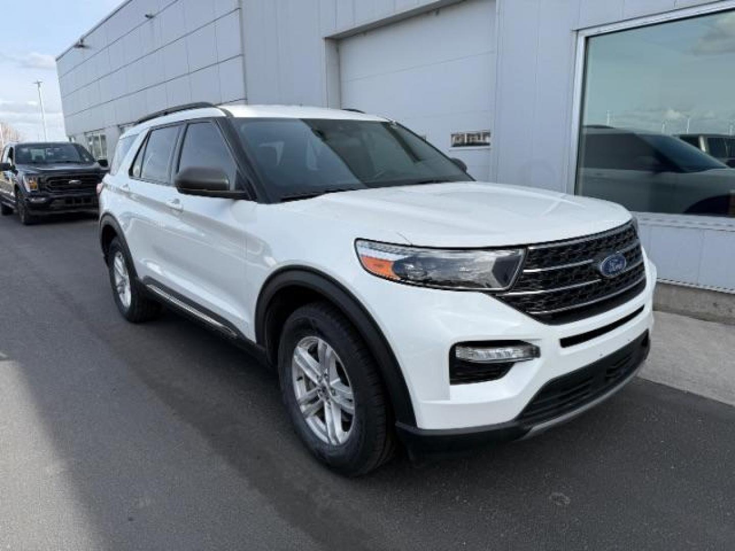 2020 Oxford White /Ebony FORD EXPLORER XLT (1FMSK8DH3LG) with an EcoBoost 2.3L I-4 gasoline direct injection engine, AUTOMATIC transmission, located at 1235 N Woodruff Ave., Idaho Falls, 83401, (208) 523-1053, 43.507172, -112.000488 - At Timberline Auto, finding a great deal on your next vehicle is always easy! Our experienced sales staff's goal is to help find you the right vehicle at the right price! Our knowledgeable finance department has options for almost any credit score. We offer extended service contract options to prote - Photo#2