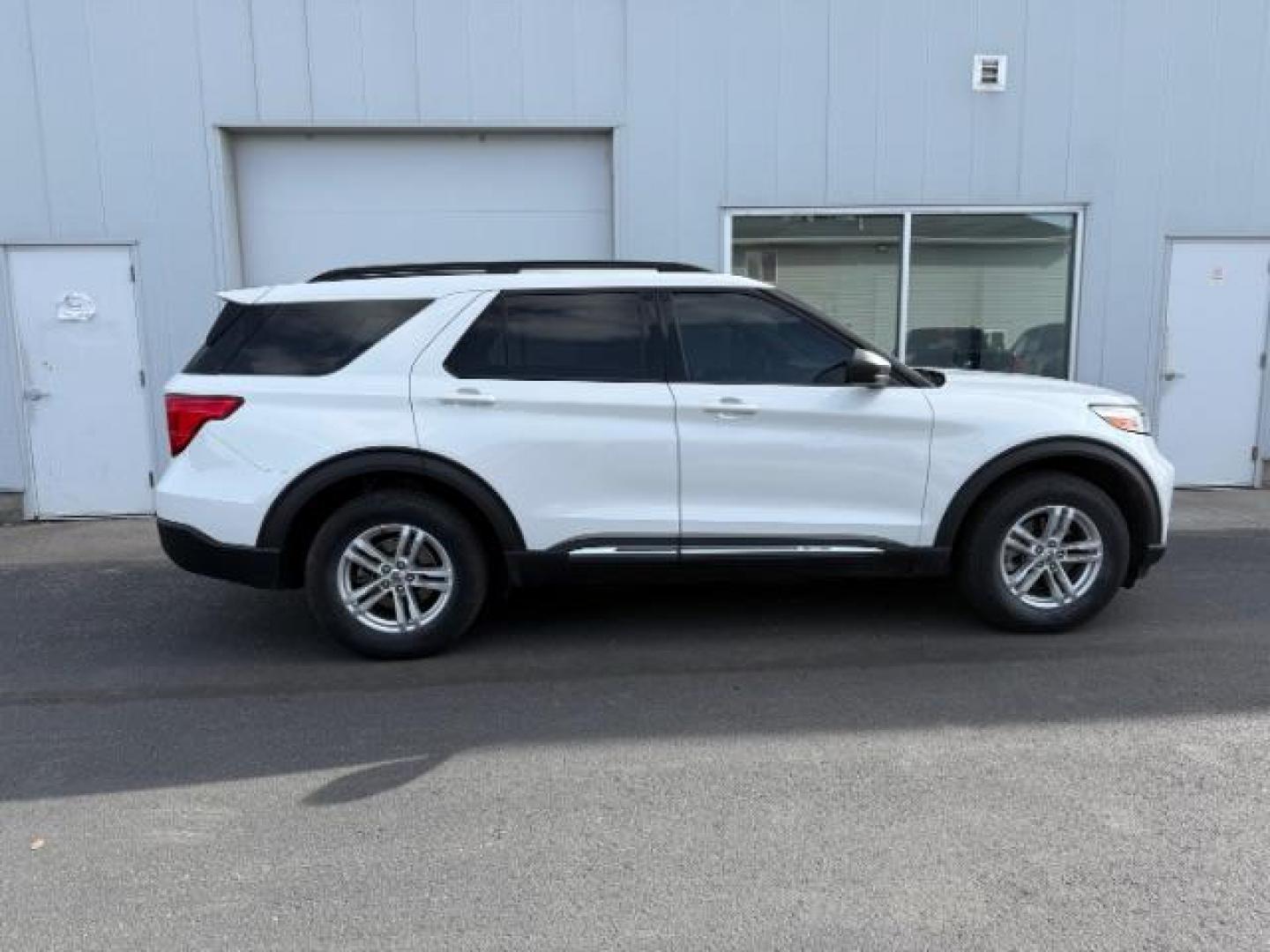 2020 Oxford White /Ebony FORD EXPLORER XLT (1FMSK8DH3LG) with an EcoBoost 2.3L I-4 gasoline direct injection engine, AUTOMATIC transmission, located at 1235 N Woodruff Ave., Idaho Falls, 83401, (208) 523-1053, 43.507172, -112.000488 - At Timberline Auto, finding a great deal on your next vehicle is always easy! Our experienced sales staff's goal is to help find you the right vehicle at the right price! Our knowledgeable finance department has options for almost any credit score. We offer extended service contract options to prote - Photo#3
