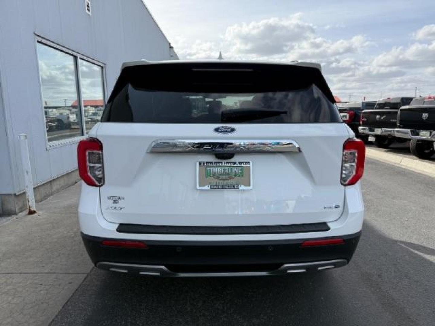 2020 Oxford White /Ebony FORD EXPLORER XLT (1FMSK8DH3LG) with an EcoBoost 2.3L I-4 gasoline direct injection engine, AUTOMATIC transmission, located at 1235 N Woodruff Ave., Idaho Falls, 83401, (208) 523-1053, 43.507172, -112.000488 - At Timberline Auto, finding a great deal on your next vehicle is always easy! Our experienced sales staff's goal is to help find you the right vehicle at the right price! Our knowledgeable finance department has options for almost any credit score. We offer extended service contract options to prote - Photo#5