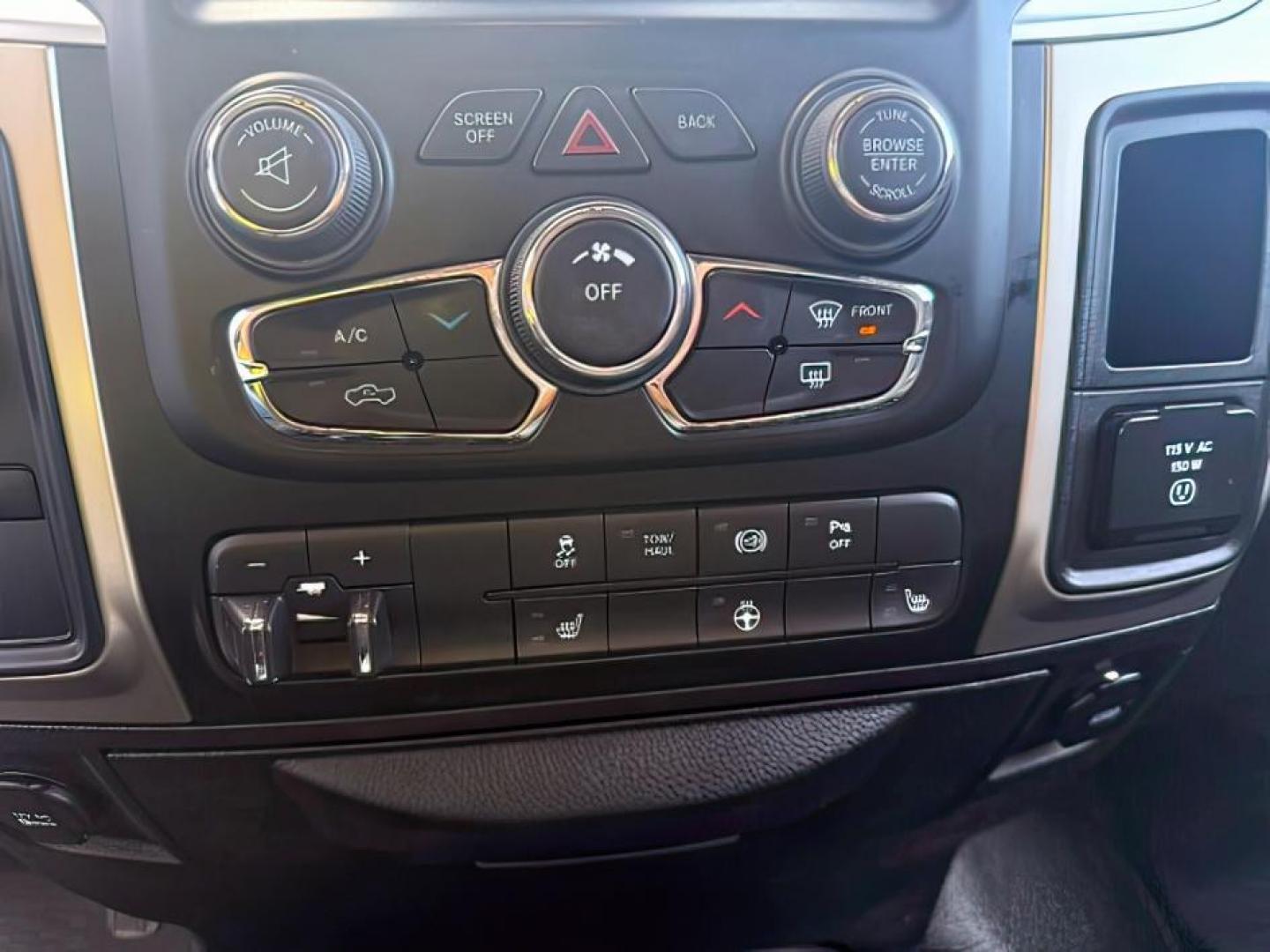 2015 WHITE /CLOTH Ram 3500 (3C63R3DL7FG) with an 67 engine, Automatic transmission, located at 1175 N Woodruff Ave, Idaho Falls, ID, 83401, 43.506901, -111.999657 - ... Read the full description on our Website at: www.usedtrucksidahofalls.com - Photo#14