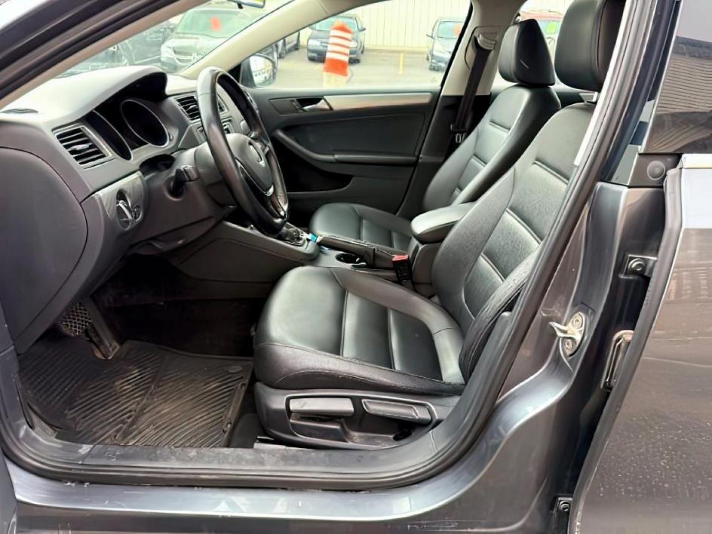 2017 GRAY /LEATHER Volkswagen JETTA (3VWDB7AJ4HM) with an 4CYL engine, Automatic transmission, located at 1175 N Woodruff Ave, Idaho Falls, ID, 83401, 43.506901, -111.999657 - At Timberline Auto, finding a great deal on your next vehicle is always easy! Our experienced sales staff's goal is to help find you the right vehicle at the right price! Our knowledgeable finance department has options for almost any credit score. We offer extended service contract options to prote - Photo#8