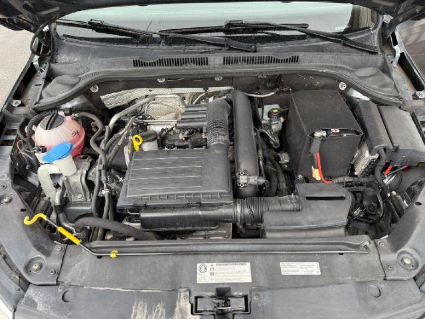 2017 GRAY /LEATHER VW JETTA SE (3VWDB7AJ4HM) with an 4CYL engine, AUTOMATIC transmission, located at 1235 N Woodruff Ave., Idaho Falls, 83401, (208) 523-1053, 43.507172, -112.000488 - At Timberline Auto, finding a great deal on your next vehicle is always easy! Our experienced sales staff's goal is to help find you the right vehicle at the right price! Our knowledgeable finance department has options for almost any credit score. We offer extended service contract options to prote - Photo#17