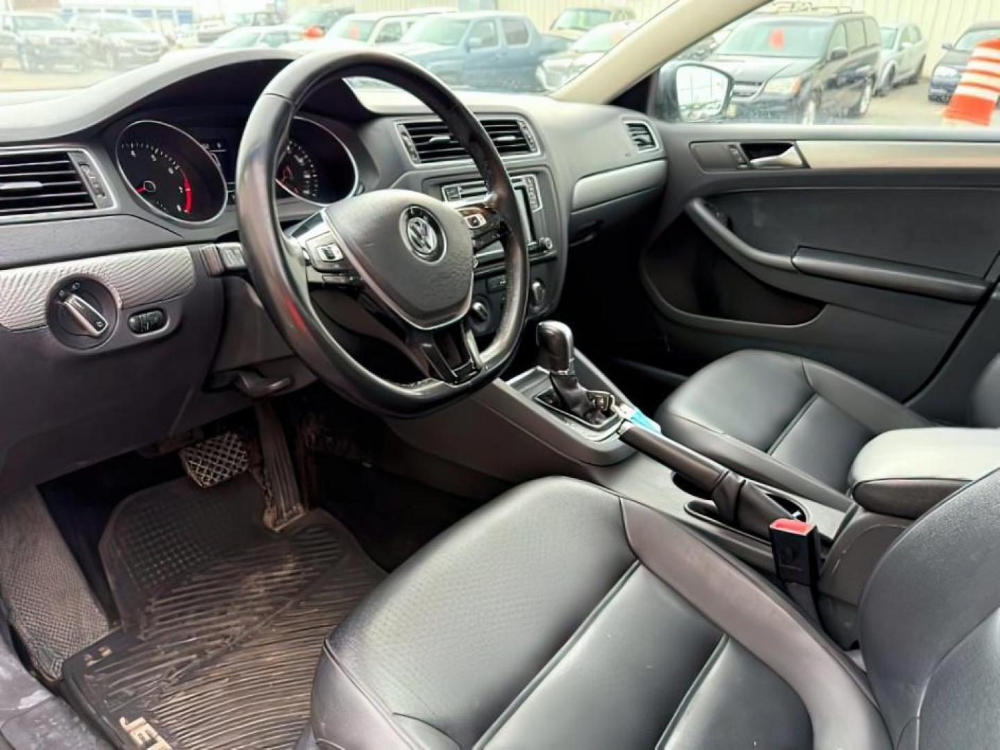 2017 GRAY /LEATHER VW JETTA SE (3VWDB7AJ4HM) with an 4CYL engine, AUTOMATIC transmission, located at 1235 N Woodruff Ave., Idaho Falls, 83401, (208) 523-1053, 43.507172, -112.000488 - At Timberline Auto, finding a great deal on your next vehicle is always easy! Our experienced sales staff's goal is to help find you the right vehicle at the right price! Our knowledgeable finance department has options for almost any credit score. We offer extended service contract options to prote - Photo#9