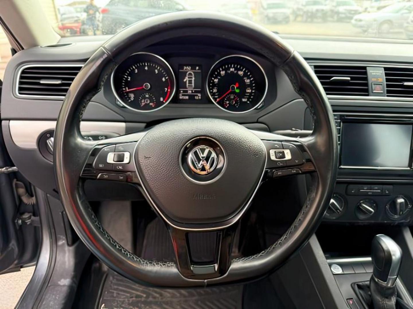 2017 GRAY /LEATHER VW JETTA SE (3VWDB7AJ4HM) with an 4CYL engine, AUTOMATIC transmission, located at 1235 N Woodruff Ave., Idaho Falls, 83401, (208) 523-1053, 43.507172, -112.000488 - At Timberline Auto, finding a great deal on your next vehicle is always easy! Our experienced sales staff's goal is to help find you the right vehicle at the right price! Our knowledgeable finance department has options for almost any credit score. We offer extended service contract options to prote - Photo#10