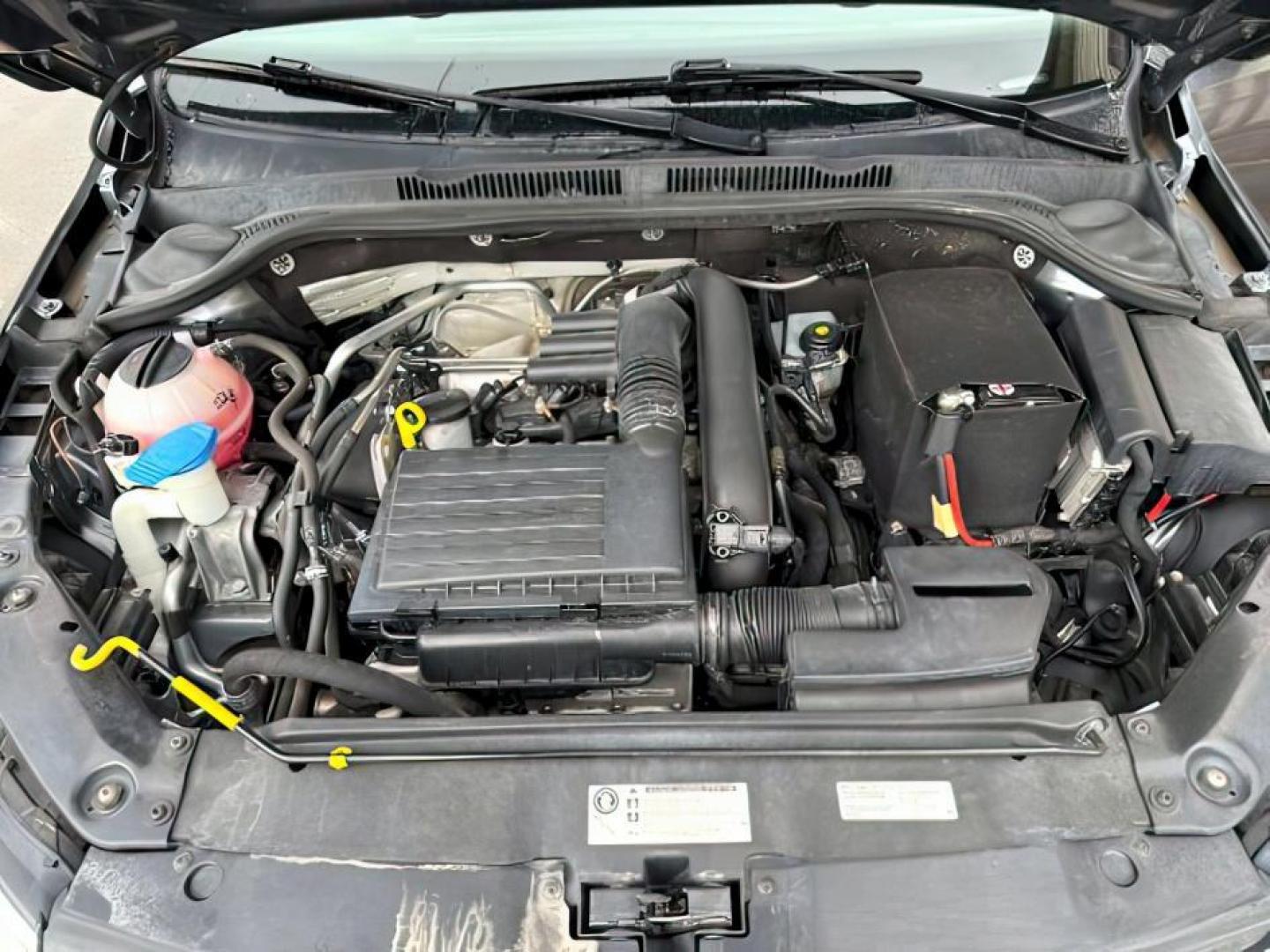 2017 GRAY /LEATHER VW JETTA SE (3VWDB7AJ4HM) with an 4CYL engine, AUTOMATIC transmission, located at 1235 N Woodruff Ave., Idaho Falls, 83401, (208) 523-1053, 43.507172, -112.000488 - At Timberline Auto, finding a great deal on your next vehicle is always easy! Our experienced sales staff's goal is to help find you the right vehicle at the right price! Our knowledgeable finance department has options for almost any credit score. We offer extended service contract options to prote - Photo#17