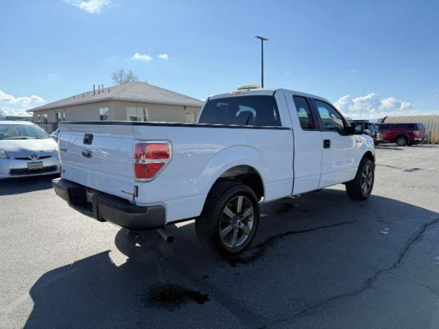 2014 Oxford White /Steel Gray Ford F-150 XL (1FTEX1CM4EK) with an 3.7L V-6 DOHC engine, AUTOMATIC transmission, located at 1235 N Woodruff Ave., Idaho Falls, 83401, (208) 523-1053, 43.507172, -112.000488 - Photo#5
