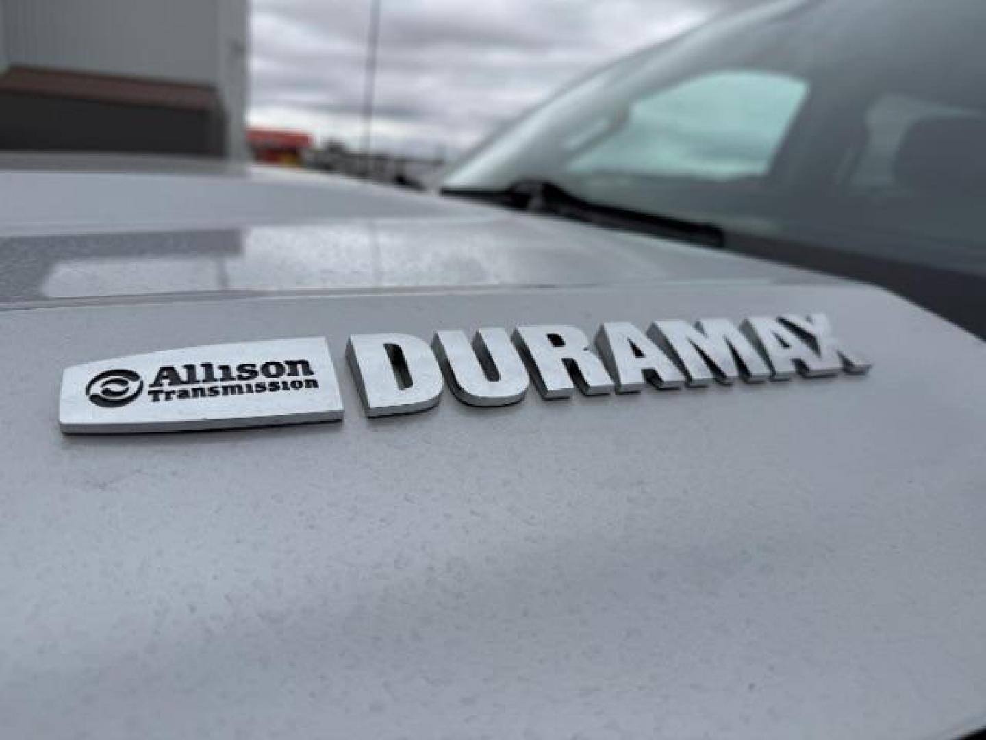 2019 Silver Ice Metallic /Jet Black Chevrolet Silverado 2500HD LT | LT (1GC1KSEY3KF) with an Duramax 6.6L V-8 diesel direct injection engine, AUTOMATIC transmission, located at 1235 N Woodruff Ave., Idaho Falls, 83401, (208) 523-1053, 43.507172, -112.000488 - Photo#9