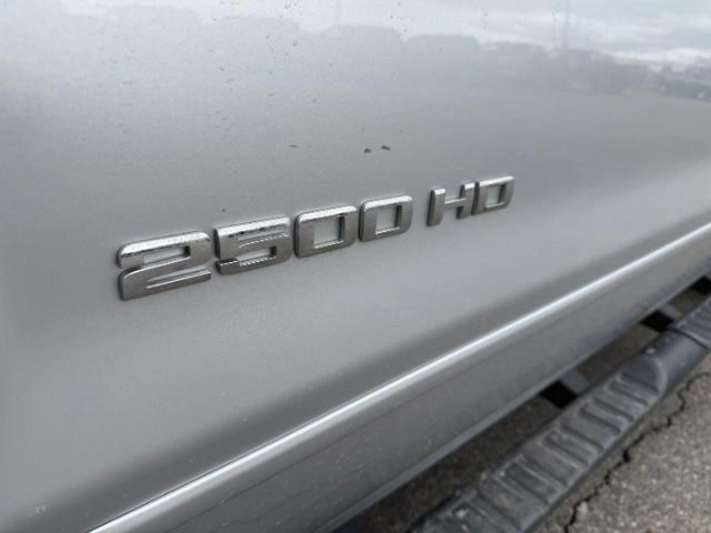 2019 Silver Ice Metallic /Jet Black Chevrolet Silverado 2500HD LT | LT (1GC1KSEY3KF) with an Duramax 6.6L V-8 diesel direct injection engine, AUTOMATIC transmission, located at 1235 N Woodruff Ave., Idaho Falls, 83401, (208) 523-1053, 43.507172, -112.000488 - Photo#10