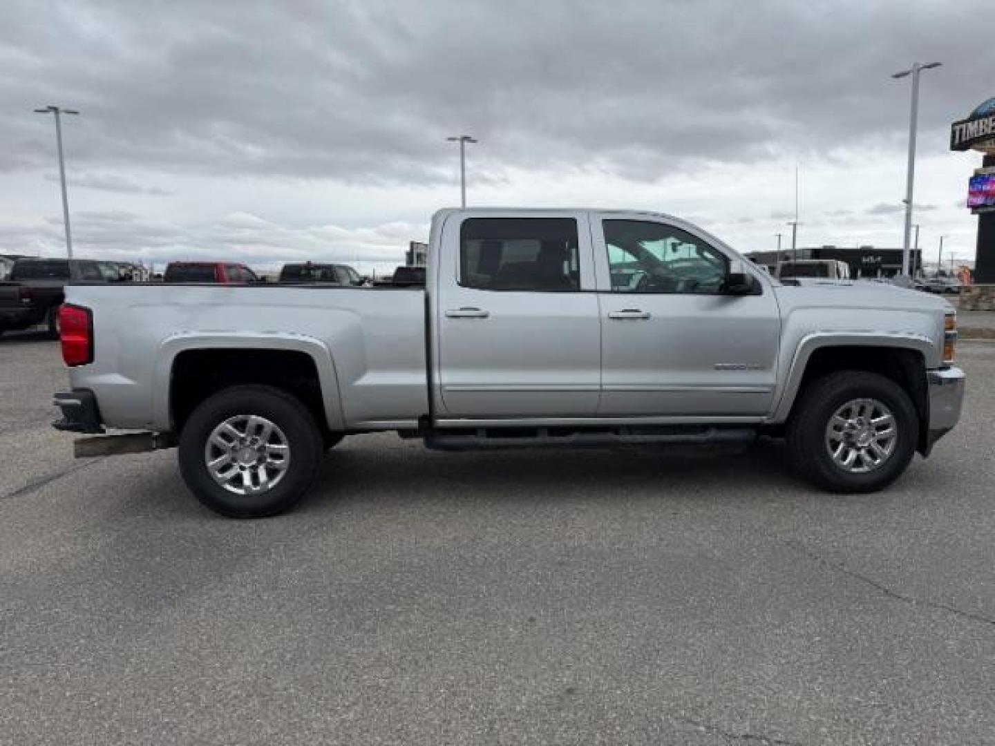 2019 Silver Ice Metallic /Jet Black Chevrolet Silverado 2500HD LT | LT (1GC1KSEY3KF) with an Duramax 6.6L V-8 diesel direct injection engine, AUTOMATIC transmission, located at 1235 N Woodruff Ave., Idaho Falls, 83401, (208) 523-1053, 43.507172, -112.000488 - Photo#5