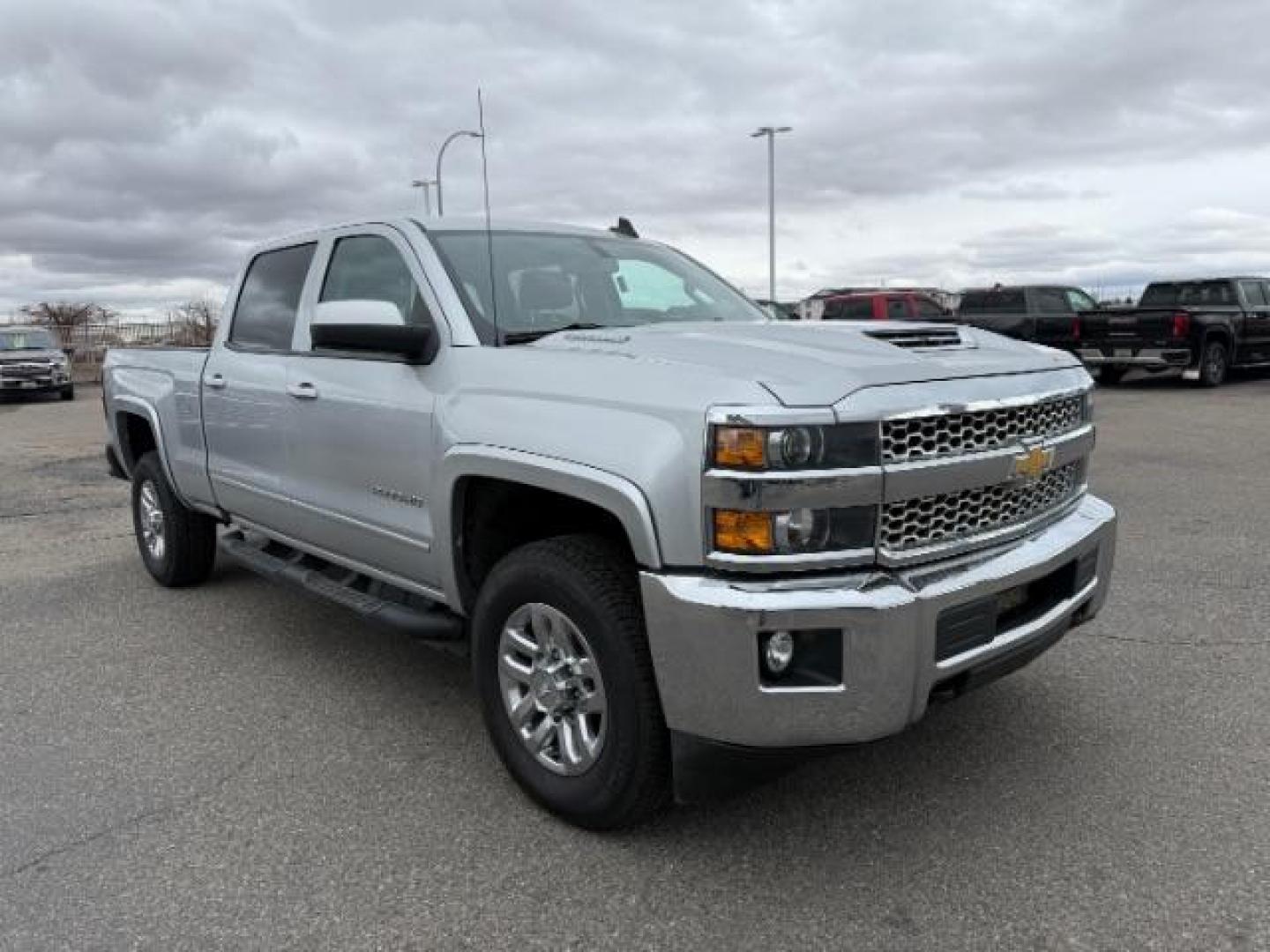 2019 Silver Ice Metallic /Jet Black Chevrolet Silverado 2500HD LT | LT (1GC1KSEY3KF) with an Duramax 6.6L V-8 diesel direct injection engine, AUTOMATIC transmission, located at 1235 N Woodruff Ave., Idaho Falls, 83401, (208) 523-1053, 43.507172, -112.000488 - Photo#6