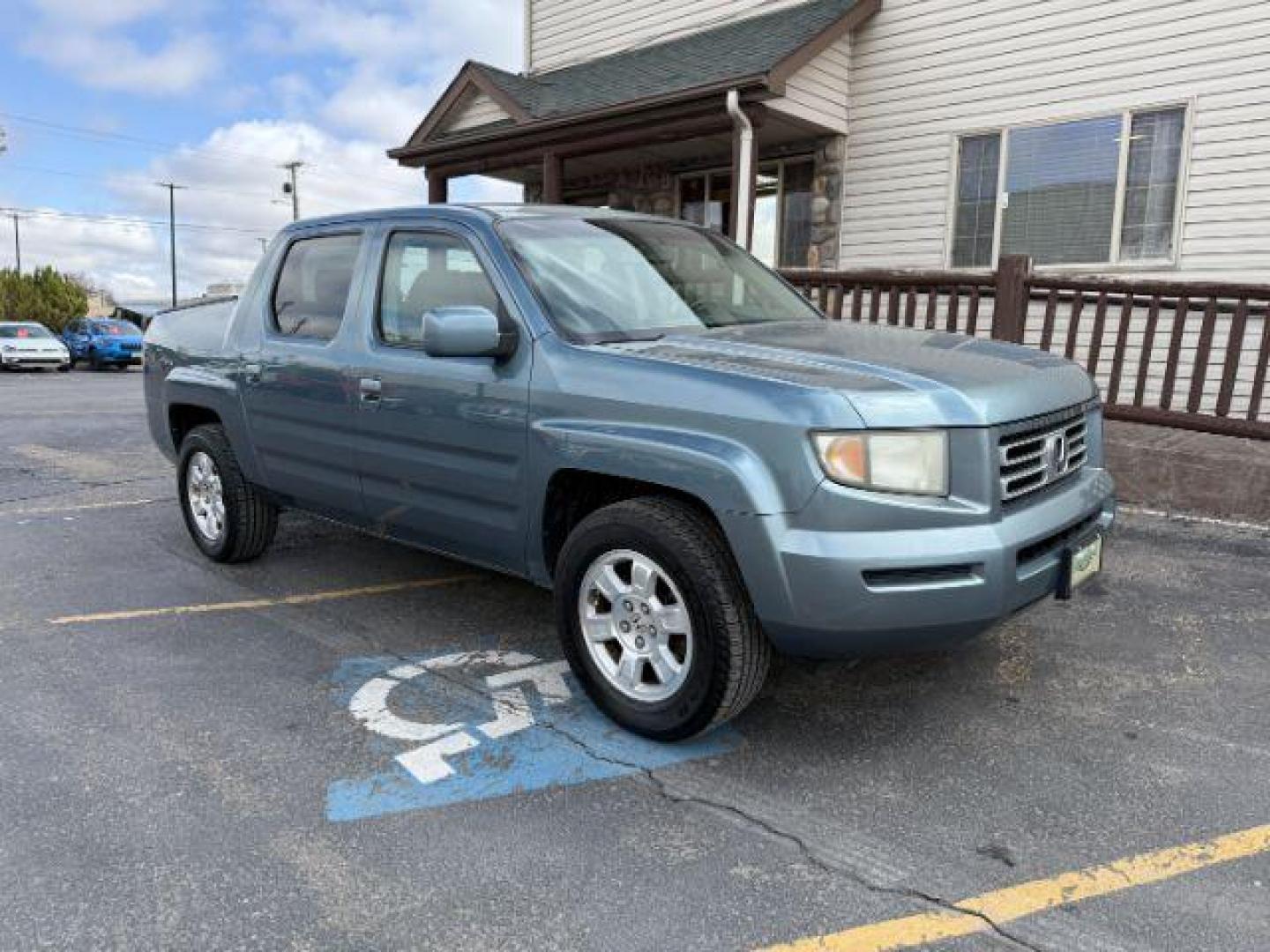 2008 Steel Blue Metallic /Gray Honda Ridgeline RTL (2HJYK16558H) with an 3.5L V-6 variable valve control engine, AUTOMATIC transmission, located at 1235 N Woodruff Ave., Idaho Falls, 83401, (208) 523-1053, 43.507172, -112.000488 - At Timberline Auto, finding a great deal on your next vehicle is always easy! Our experienced sales staff's goal is to help find you the right vehicle at the right price! Our knowledgeable finance department has options for almost any credit score. We offer extended service contract options to prote - Photo#5