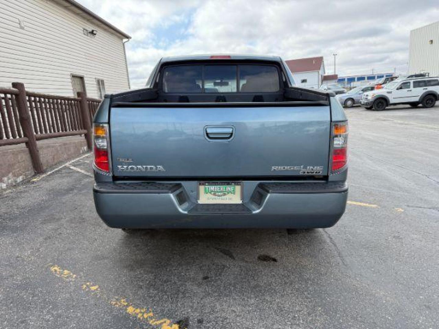 2008 Steel Blue Metallic /Gray Honda Ridgeline RTL (2HJYK16558H) with an 3.5L V-6 variable valve control engine, AUTOMATIC transmission, located at 1235 N Woodruff Ave., Idaho Falls, 83401, (208) 523-1053, 43.507172, -112.000488 - At Timberline Auto, finding a great deal on your next vehicle is always easy! Our experienced sales staff's goal is to help find you the right vehicle at the right price! Our knowledgeable finance department has options for almost any credit score. We offer extended service contract options to prote - Photo#2
