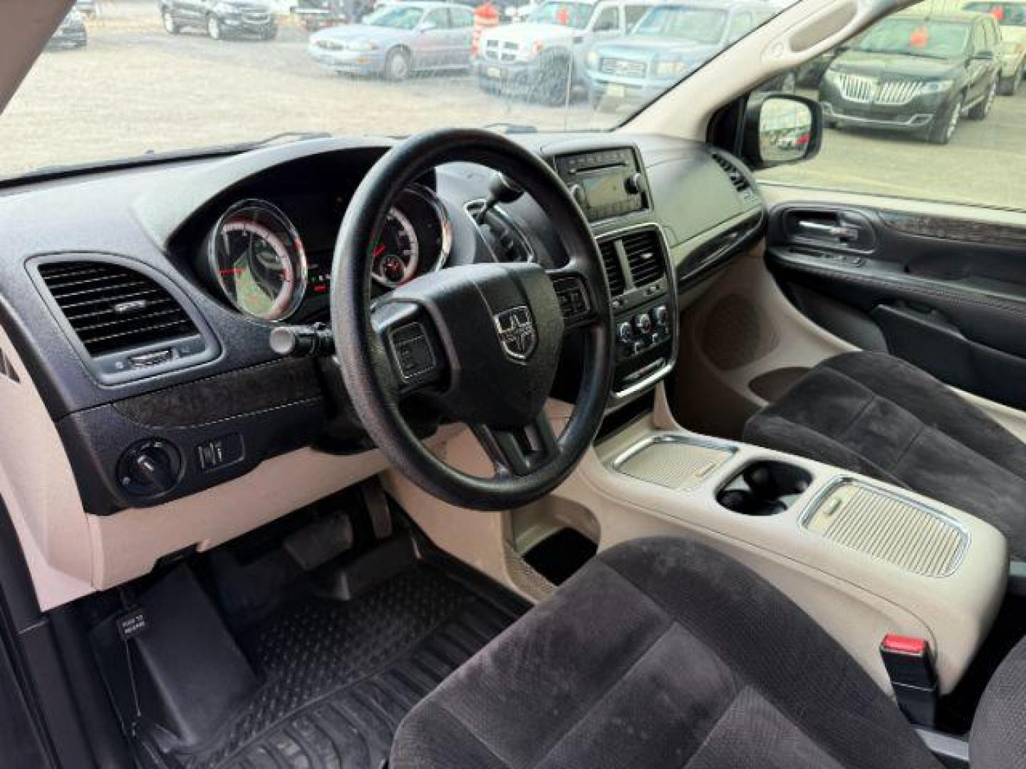 2014 GRAY /Black Dodge Grand Caravan SXT (2C4RDGCG5ER) with an 3.6L V-6 DOHC engine, AUTOMATIC transmission, located at 1235 N Woodruff Ave., Idaho Falls, 83401, (208) 523-1053, 43.507172, -112.000488 - At Timberline Auto, finding a great deal on your next vehicle is always easy! Our experienced sales staff's goal is to help find you the right vehicle at the right price! Our knowledgeable finance department has options for almost any credit score. We offer extended service contract options to prote - Photo#9