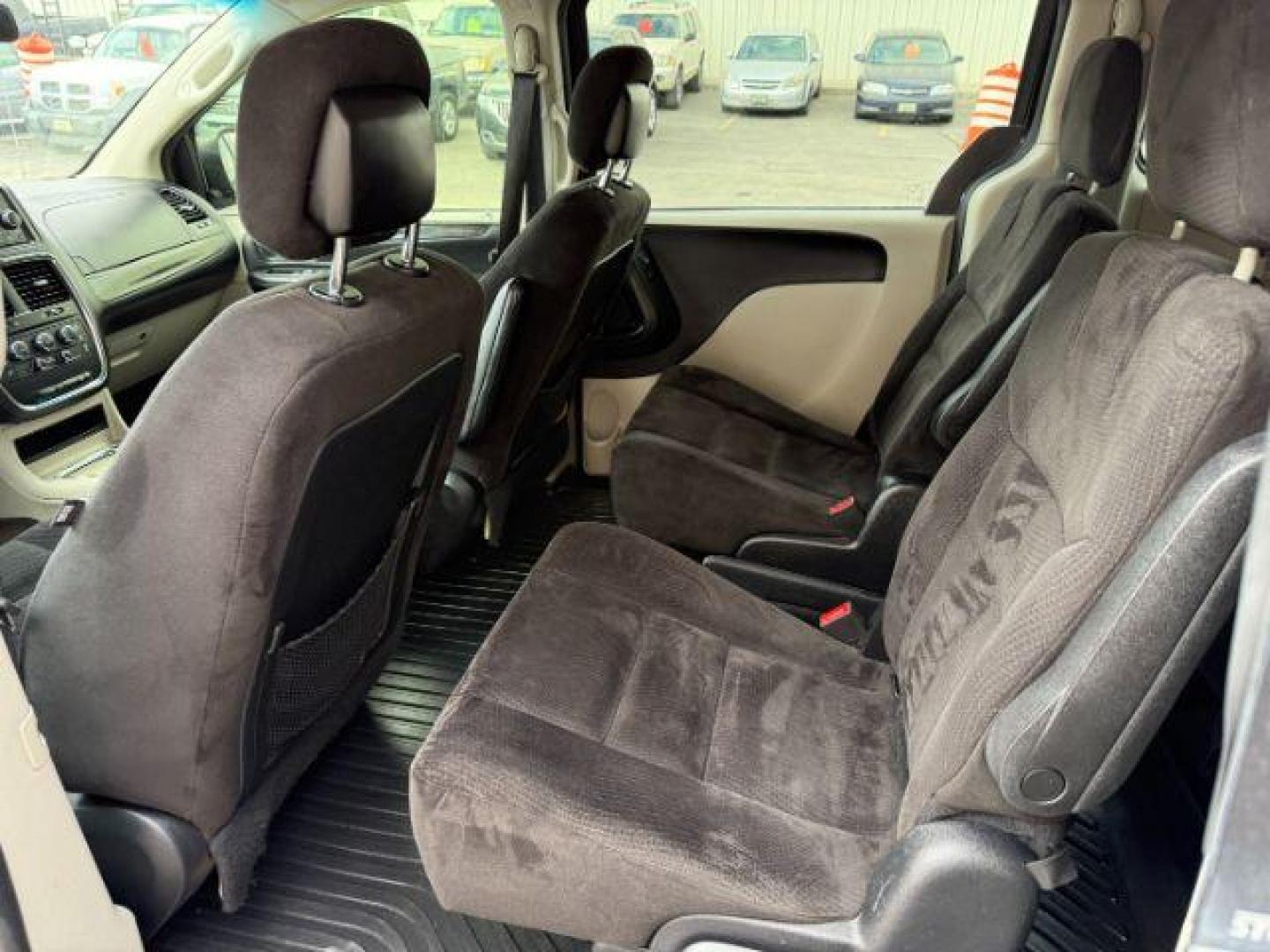 2014 GRAY /Black Dodge Grand Caravan SXT (2C4RDGCG5ER) with an 3.6L V-6 DOHC engine, AUTOMATIC transmission, located at 1235 N Woodruff Ave., Idaho Falls, 83401, (208) 523-1053, 43.507172, -112.000488 - At Timberline Auto, finding a great deal on your next vehicle is always easy! Our experienced sales staff's goal is to help find you the right vehicle at the right price! Our knowledgeable finance department has options for almost any credit score. We offer extended service contract options to prote - Photo#16