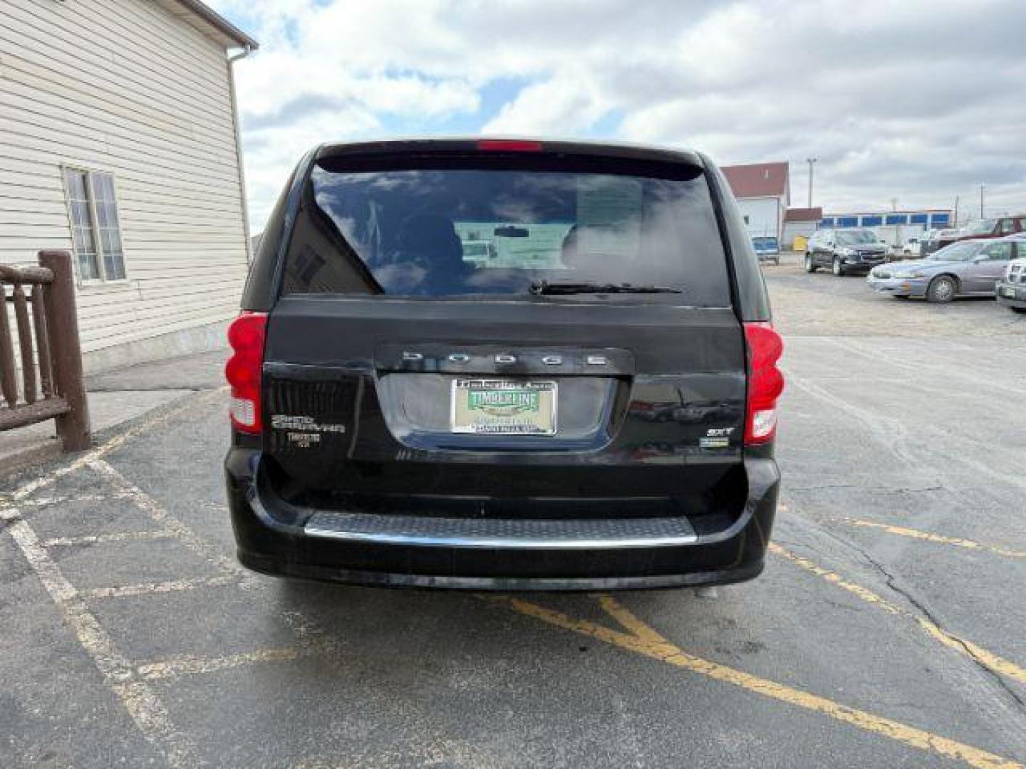 2014 GRAY /Black Dodge Grand Caravan SXT (2C4RDGCG5ER) with an 3.6L V-6 DOHC engine, AUTOMATIC transmission, located at 1235 N Woodruff Ave., Idaho Falls, 83401, (208) 523-1053, 43.507172, -112.000488 - At Timberline Auto, finding a great deal on your next vehicle is always easy! Our experienced sales staff's goal is to help find you the right vehicle at the right price! Our knowledgeable finance department has options for almost any credit score. We offer extended service contract options to prote - Photo#2