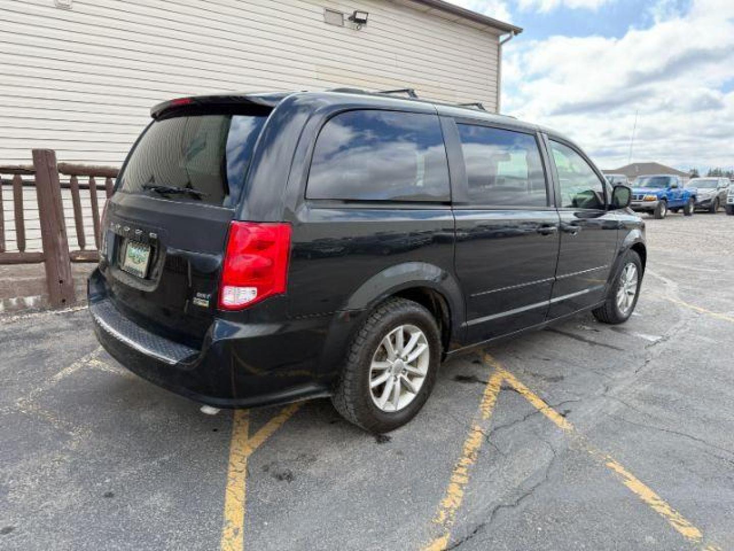 2014 GRAY /Black Dodge Grand Caravan SXT (2C4RDGCG5ER) with an 3.6L V-6 DOHC engine, AUTOMATIC transmission, located at 1235 N Woodruff Ave., Idaho Falls, 83401, (208) 523-1053, 43.507172, -112.000488 - At Timberline Auto, finding a great deal on your next vehicle is always easy! Our experienced sales staff's goal is to help find you the right vehicle at the right price! Our knowledgeable finance department has options for almost any credit score. We offer extended service contract options to prote - Photo#3