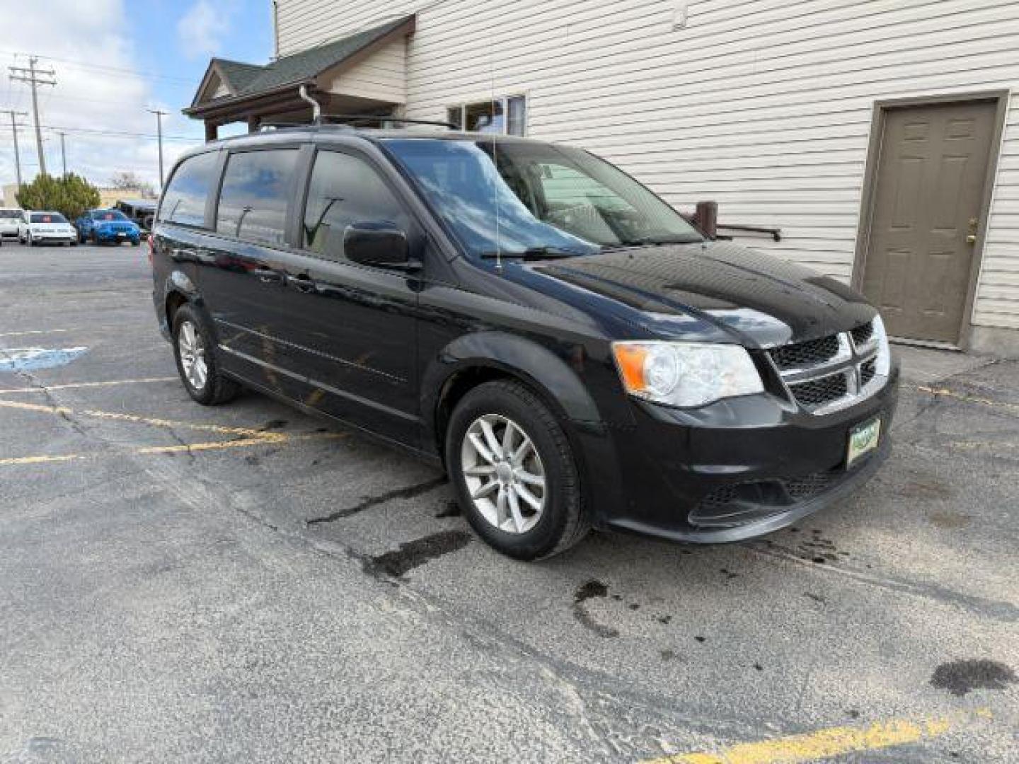 2014 GRAY /Black Dodge Grand Caravan SXT (2C4RDGCG5ER) with an 3.6L V-6 DOHC engine, AUTOMATIC transmission, located at 1235 N Woodruff Ave., Idaho Falls, 83401, (208) 523-1053, 43.507172, -112.000488 - At Timberline Auto, finding a great deal on your next vehicle is always easy! Our experienced sales staff's goal is to help find you the right vehicle at the right price! Our knowledgeable finance department has options for almost any credit score. We offer extended service contract options to prote - Photo#5