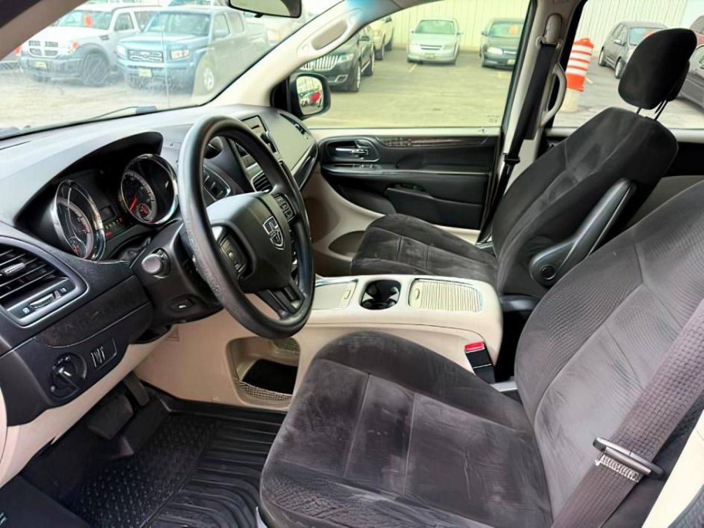2014 GRAY /Black Dodge Grand Caravan SXT (2C4RDGCG5ER) with an 3.6L V-6 DOHC engine, AUTOMATIC transmission, located at 1235 N Woodruff Ave., Idaho Falls, 83401, (208) 523-1053, 43.507172, -112.000488 - At Timberline Auto, finding a great deal on your next vehicle is always easy! Our experienced sales staff's goal is to help find you the right vehicle at the right price! Our knowledgeable finance department has options for almost any credit score. We offer extended service contract options to prote - Photo#8