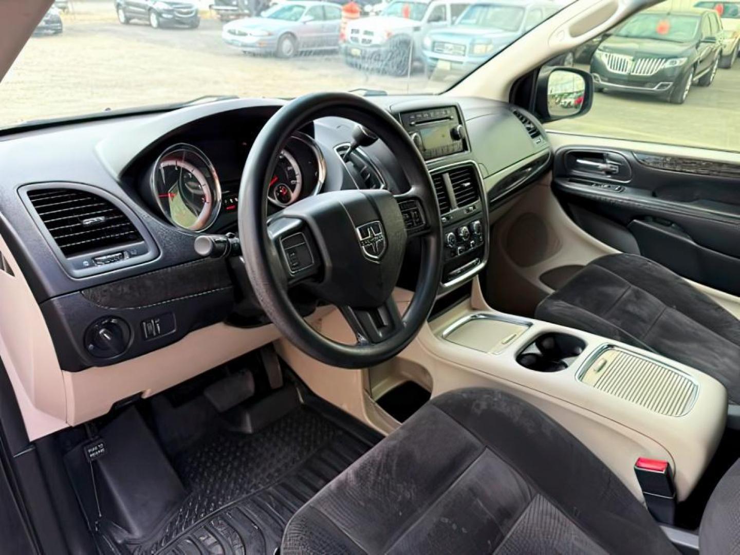 2014 GRAY /Black Dodge Grand Caravan SXT (2C4RDGCG5ER) with an 3.6L V-6 DOHC engine, AUTOMATIC transmission, located at 1235 N Woodruff Ave., Idaho Falls, 83401, (208) 523-1053, 43.507172, -112.000488 - At Timberline Auto, finding a great deal on your next vehicle is always easy! Our experienced sales staff's goal is to help find you the right vehicle at the right price! Our knowledgeable finance department has options for almost any credit score. We offer extended service contract options to prote - Photo#9