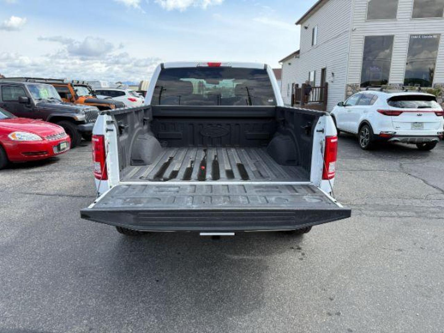 2017 Oxford White /Black Ford F-150 XLT (1FTEW1EG2HF) with an 3.5L V-6 DOHC engine, AUTOMATIC transmission, located at 1235 N Woodruff Ave., Idaho Falls, 83401, (208) 523-1053, 43.507172, -112.000488 - Photo#5