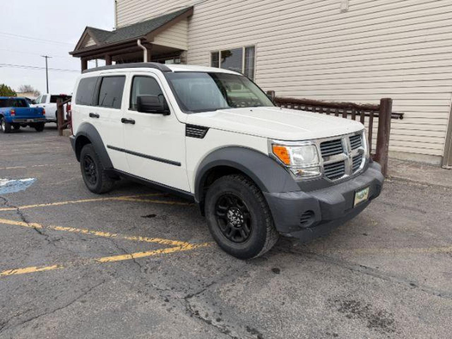 2008 Stone White Clearcoat /Dark Slate Grey Dodge Nitro SE/SXT (1D8GU28K58W) with an Magnum 3.7L V-6 regular unleaded engine, AUTOMATIC transmission, located at 1235 N Woodruff Ave., Idaho Falls, 83401, (208) 523-1053, 43.507172, -112.000488 - At Timberline Auto, finding a great deal on your next vehicle is always easy! Our experienced sales staff's goal is to help find you the right vehicle at the right price! Our knowledgeable finance department has options for almost any credit score. We offer extended service contract options to prote - Photo#6