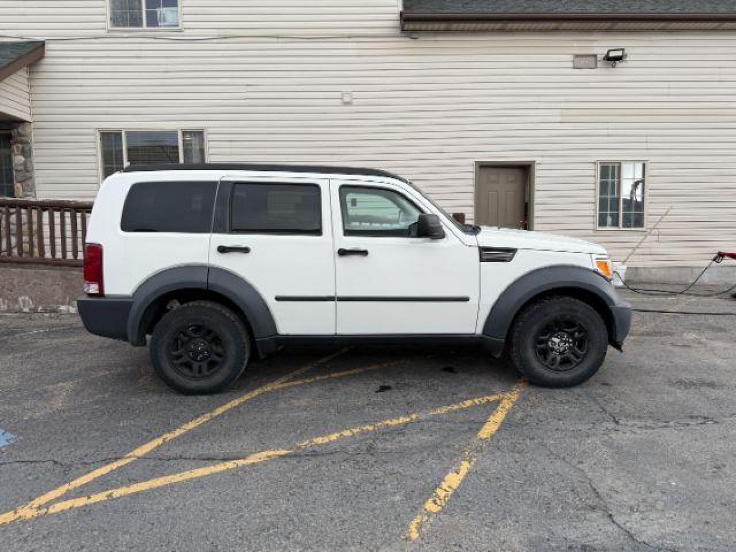 2008 Stone White Clearcoat /Dark Slate Grey Dodge Nitro SE/SXT (1D8GU28K58W) with an Magnum 3.7L V-6 regular unleaded engine, AUTOMATIC transmission, located at 1235 N Woodruff Ave., Idaho Falls, 83401, (208) 523-1053, 43.507172, -112.000488 - At Timberline Auto, finding a great deal on your next vehicle is always easy! Our experienced sales staff's goal is to help find you the right vehicle at the right price! Our knowledgeable finance department has options for almost any credit score. We offer extended service contract options to prote - Photo#5