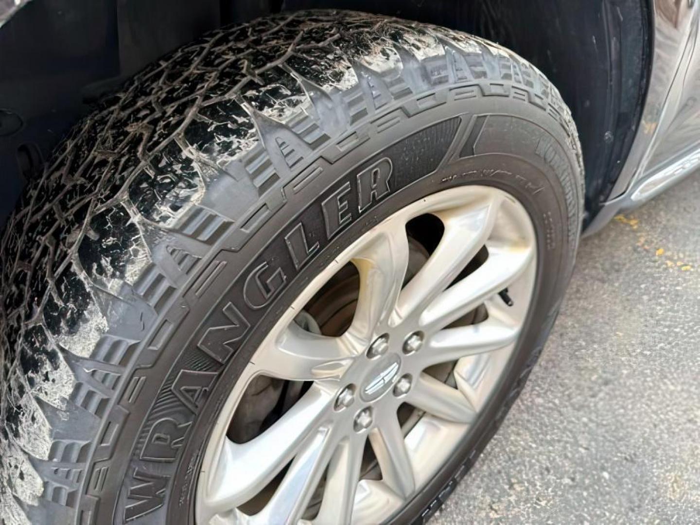 2008 Stone White Clearcoat /Dark Slate Grey Dodge Nitro SE/SXT (1D8GU28K58W) with an Magnum 3.7L V-6 regular unleaded engine, AUTOMATIC transmission, located at 1235 N Woodruff Ave., Idaho Falls, 83401, (208) 523-1053, 43.507172, -112.000488 - At Timberline Auto, finding a great deal on your next vehicle is always easy! Our experienced sales staff's goal is to help find you the right vehicle at the right price! Our knowledgeable finance department has options for almost any credit score. We offer extended service contract options to prote - Photo#18