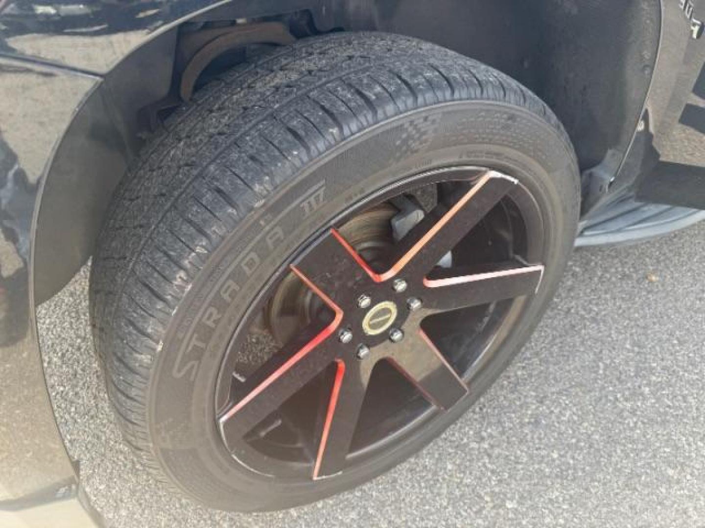 2019 Black /Jet Black Chevrolet Tahoe LT (1GNSKBKC8KR) with an EcoTec3 5.3L V-8 gasoline direct injection engine, AUTOMATIC transmission, located at 1235 N Woodruff Ave., Idaho Falls, 83401, (208) 523-1053, 43.507172, -112.000488 - Photo#9