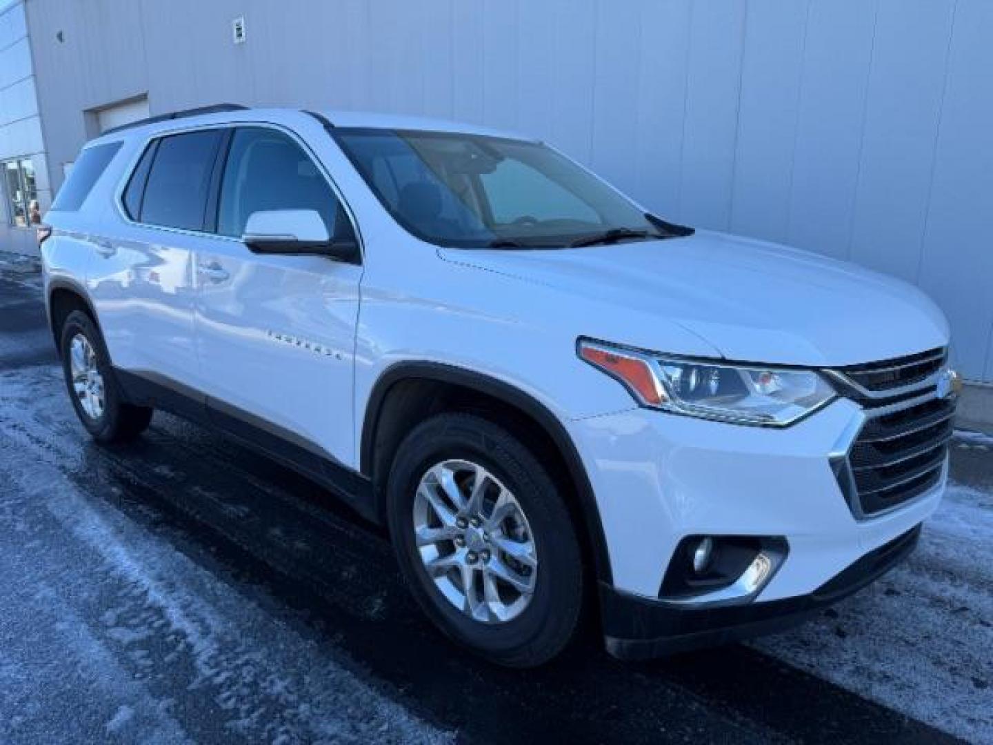 2021 Summit White /Jet Black Chevrolet Traverse AWD LT Cloth (1GNEVGKW1MJ) with an 3.6L V-6 gasoline direct injection engine, AUTOMATIC transmission, located at 1235 N Woodruff Ave., Idaho Falls, 83401, (208) 523-1053, 43.507172, -112.000488 - Photo#0