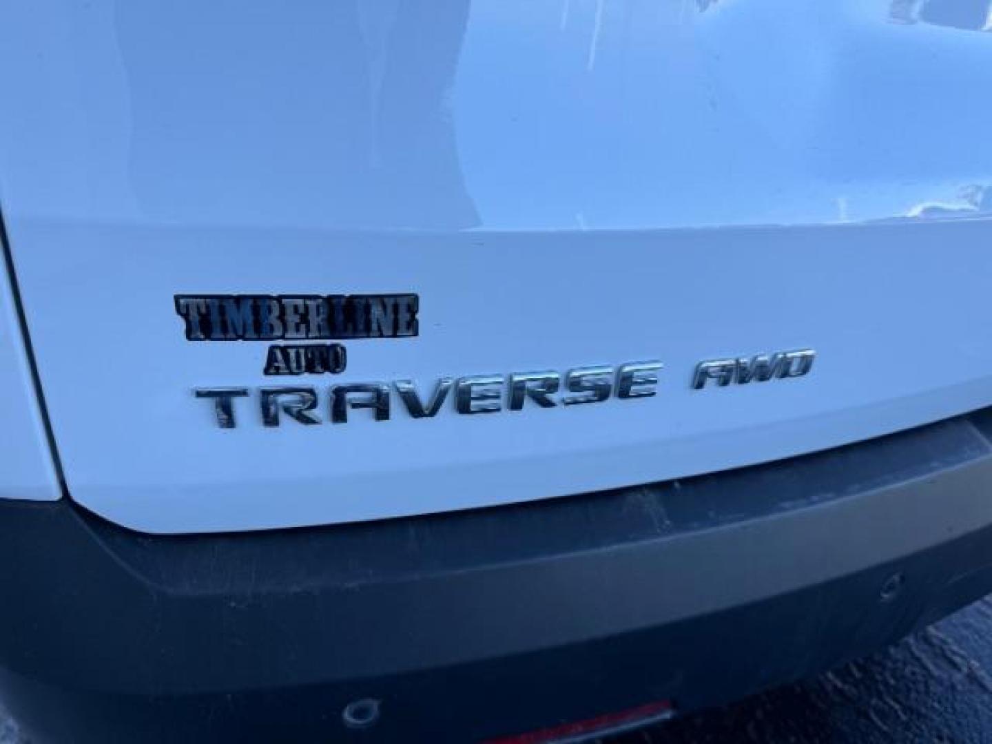 2021 Summit White /Jet Black Chevrolet Traverse AWD LT Cloth (1GNEVGKW1MJ) with an 3.6L V-6 gasoline direct injection engine, AUTOMATIC transmission, located at 1235 N Woodruff Ave., Idaho Falls, 83401, (208) 523-1053, 43.507172, -112.000488 - Photo#9