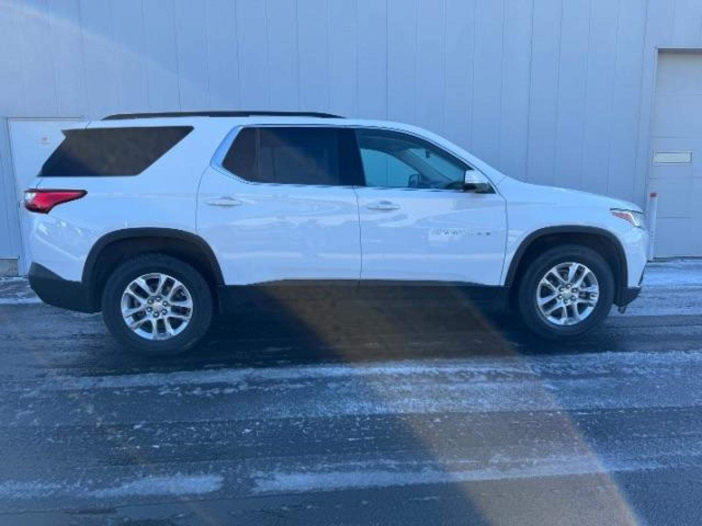 2021 Summit White /Jet Black Chevrolet Traverse AWD LT Cloth (1GNEVGKW1MJ) with an 3.6L V-6 gasoline direct injection engine, AUTOMATIC transmission, located at 1235 N Woodruff Ave., Idaho Falls, 83401, (208) 523-1053, 43.507172, -112.000488 - Photo#1