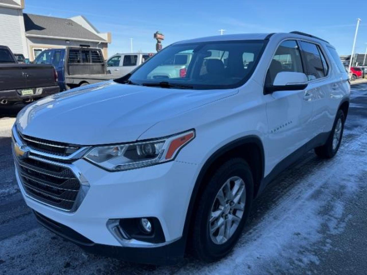 2021 Summit White /Jet Black Chevrolet Traverse AWD LT Cloth (1GNEVGKW1MJ) with an 3.6L V-6 gasoline direct injection engine, AUTOMATIC transmission, located at 1235 N Woodruff Ave., Idaho Falls, 83401, (208) 523-1053, 43.507172, -112.000488 - Photo#4