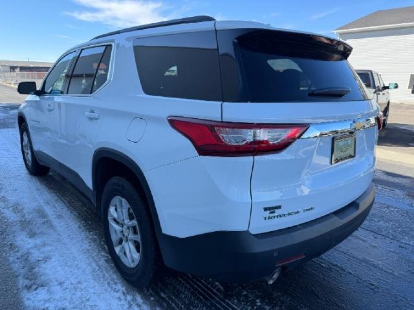 2021 Summit White /Jet Black Chevrolet Traverse AWD LT Cloth (1GNEVGKW1MJ) with an 3.6L V-6 gasoline direct injection engine, AUTOMATIC transmission, located at 1235 N Woodruff Ave., Idaho Falls, 83401, (208) 523-1053, 43.507172, -112.000488 - Photo#5