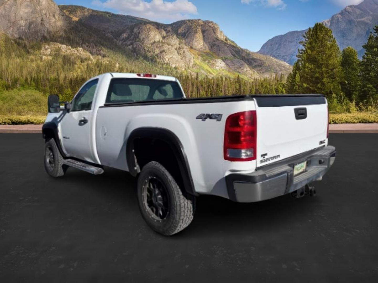 2013 Summit White /Dark Titanium GMC Sierra 2500HD SLE (1GT02ZC87DZ) with an Duramax 6.6L V-8 diesel direct injection engine, AUTOMATIC transmission, located at 1235 N Woodruff Ave., Idaho Falls, 83401, (208) 523-1053, 43.507172, -112.000488 - At Timberline Auto, finding a great deal on your next vehicle is always easy! Our experienced sales staff's goal is to help find you the right vehicle at the right price! Our knowledgeable finance department has options for almost any credit score. We offer extended service contract options to prote - Photo#1
